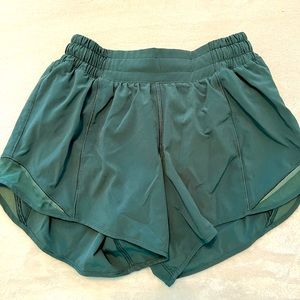 Green Lulelemon shorts 4 Tall